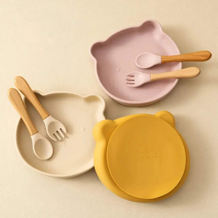 No-slip suction bowl for baby self-feeding — Use Lovy